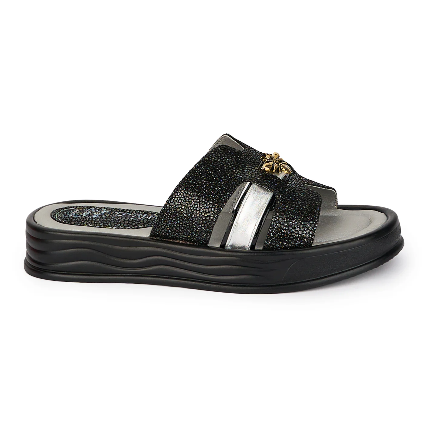 Papuci dama din piele naturala neagra cu accesoriu 18361